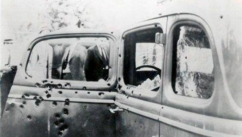 <b>GJENNOMHULLET:</b> Ford-en som Clyde og Bonnie kjørte inn i døden er tatt vare på. <b>GJENNOMHULLET:</b> Ford-en som Clyde og Bonnie kjørte inn i døden er tatt vare på.