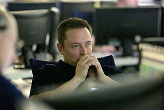 TRØBBEL I TÅRNET: 2008 var et tøft år for Elon Musk. SpaceX' romrakett Falcon 1 hadde feilet for tredje gang og Tesla var på konkursens rand. Her er Musk avbildet mens han med følger på romfartøyet Dragon i mai 2012. TRØBBEL I TÅRNET: 2008 var et tøft år for Elon Musk. SpaceX' romrakett Falcon 1 hadde feilet for tredje gang og Tesla var på konkursens rand. Her er Musk avbildet mens han med følger på romfartøyet Dragon i mai 2012.