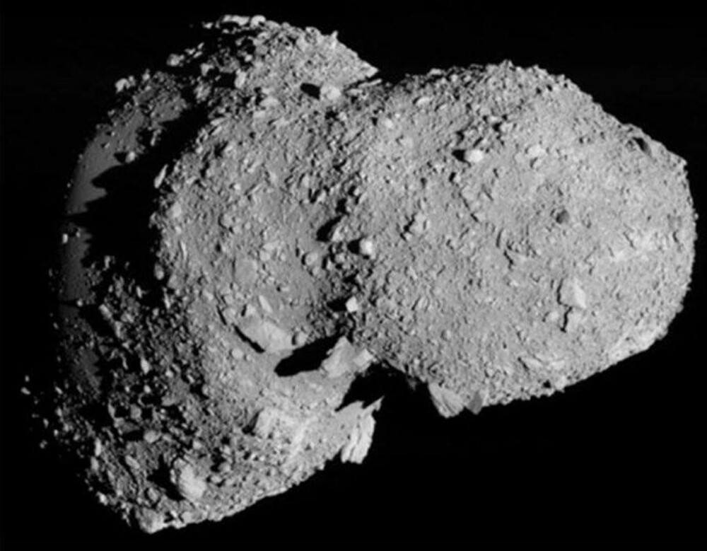 FARETRUENDE NÆRE: Vi kjenner i dag til om lag 1500 asteroider med en bane som står i fare for å krysse jordens på akkurat feil tidspunkt. For astrofysikerne er det ikke spørsmålet om, men når. Og hva vi kan gjøre med det. FARETRUENDE NÆRE: Vi kjenner i dag til om lag 1500 asteroider med en bane som står i fare for å krysse jordens på akkurat feil tidspunkt. For astrofysikerne er det ikke spørsmålet om, men når. Og hva vi kan gjøre med det.