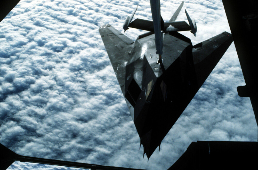 Nedskytingen av et F-117-fly i 1999 skal ifølge ryktene ha vært starten på Kinas utvikling av stealth. Men gjennombruddet kom senere. Nedskytingen av et F-117-fly i 1999 skal ifølge ryktene ha vært starten på Kinas utvikling av stealth. Men gjennombruddet kom senere.