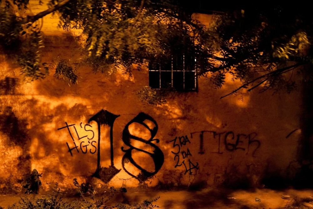 ADVARSEL:Denne grafittien i området Soyapango forteller at du nå befinner deg i Barrio 18s livsfarlige nabolag. ADVARSEL:Denne grafittien i området Soyapango forteller at du nå befinner deg i Barrio 18s livsfarlige nabolag.