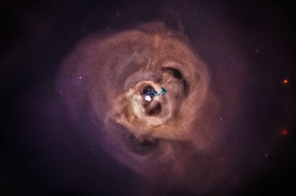 Signalet kommer fra galaksehopen Perseus, 240 millioner lysår fra jorden. Signalet kommer fra galaksehopen Perseus, 240 millioner lysår fra jorden.