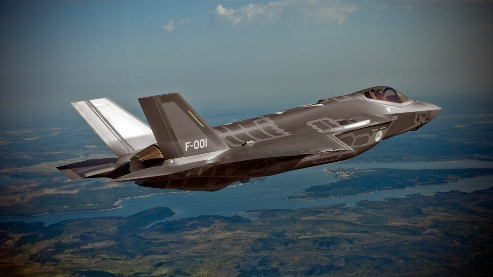 Nederland har allerede fått sitt første F-35-fly. Nå har Norge også blitt eier av et. Nederland har allerede fått sitt første F-35-fly. Nå har Norge også blitt eier av et.