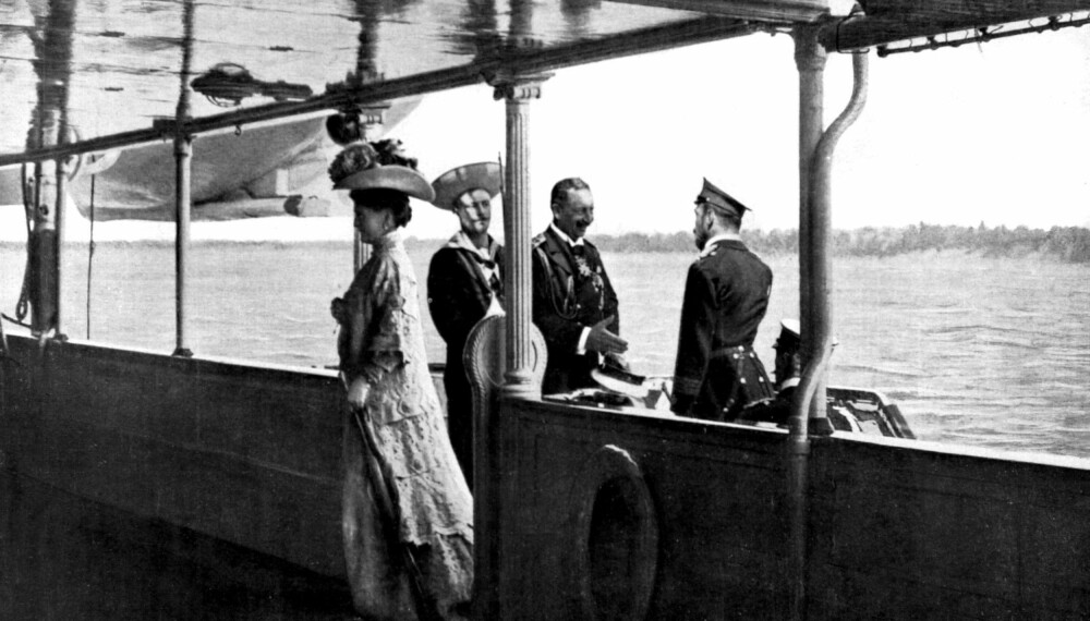 Björkö-avtalen mellom Vilhelm II og Tsar Nikolaj II i 1905. Avtalen var en forsvarsavtale gjort mellom Russland og Tyskland som sa at hvis landene ble angrepet av noen andre skulle de støtte hverandre. Tsaren ble overprøvd da han kom tilbake til Russland, og allianseavtalen ble aldri ratifisert av regjeringene. Björkö-avtalen mellom Vilhelm II og Tsar Nikolaj II i 1905. Avtalen var en forsvarsavtale gjort mellom Russland og Tyskland som sa at hvis landene ble angrepet av noen andre skulle de støtte hverandre. Tsaren ble overprøvd da han kom tilbake til Russland, og allianseavtalen ble aldri ratifisert av regjeringene.
