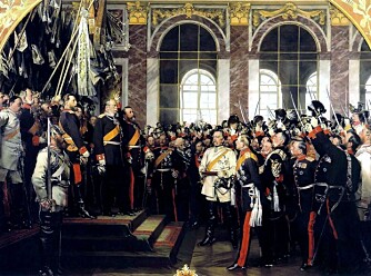 Den 18.januar 1871 ble Vilhelm kronet til keiser av Tyskland i Versailles. Otto von Bismarck er mannen i hvitt, og mannen til høyre for Vilhelm I er kronprins Friedrich, faren til Vilhelm I. Den 18.januar 1871 ble Vilhelm kronet til keiser av Tyskland i Versailles. Otto von Bismarck er mannen i hvitt, og mannen til høyre for Vilhelm I er kronprins Friedrich, faren til Vilhelm I.