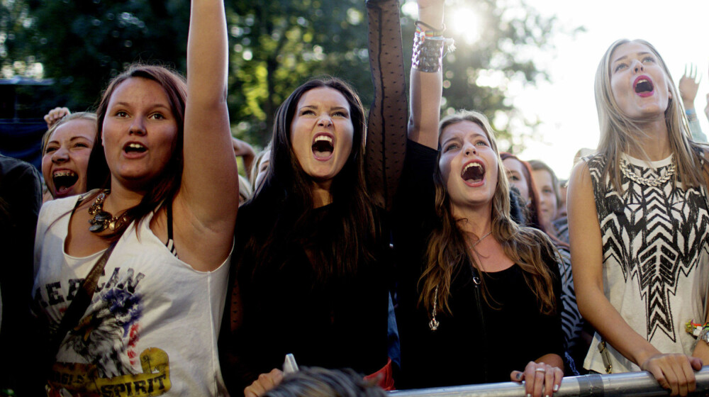PENEST I VERDEN: Ifølge en ny avstemning er norske jenter de peneste i verden. Her er det fire glade jenter fra årets Øyafestival i Oslo. PENEST I VERDEN: Ifølge en ny avstemning er norske jenter de peneste i verden. Her er det fire glade jenter fra årets Øyafestival i Oslo.
