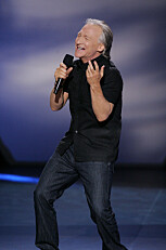 MISLIKER RELIGION: Bill Maher er en sterk motstander av all religion. I 2008 lagde han dokumentaren "Religulous" som skapte overskrifter i hjemlandet. MISLIKER RELIGION: Bill Maher er en sterk motstander av all religion. I 2008 lagde han dokumentaren "Religulous" som skapte overskrifter i hjemlandet.