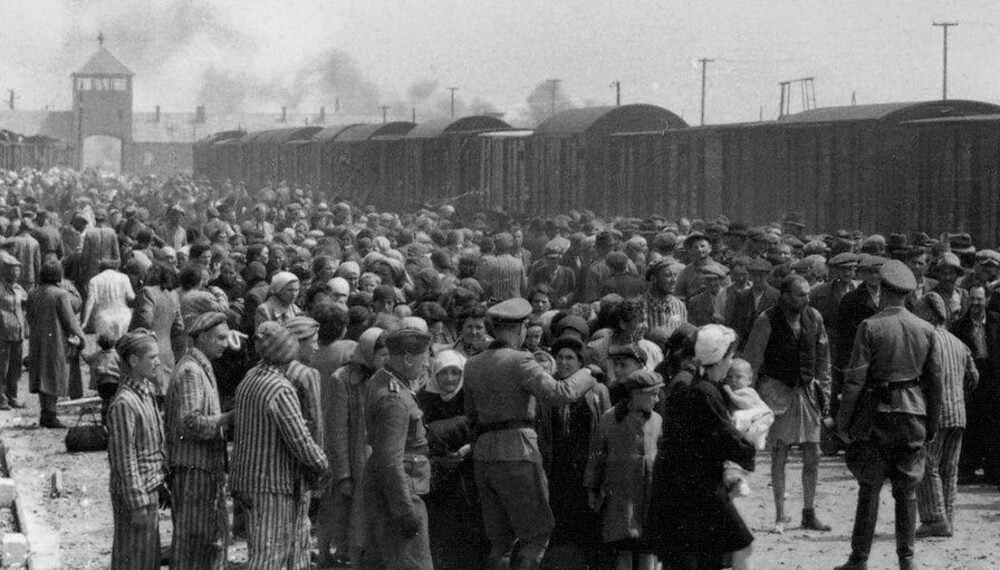 DØDSDOM: "Die Selektion" av østerrikske jøder i Auschwitz-II (Birkenau) i mai/juni 1944. DØDSDOM: "Die Selektion" av østerrikske jøder i Auschwitz-II (Birkenau) i mai/juni 1944.