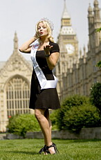 STILTE TIL VALG: Missedronningen Gemma Garrett stilte til valg i Storbritannia i 2008. STILTE TIL VALG: Missedronningen Gemma Garrett stilte til valg i Storbritannia i 2008.