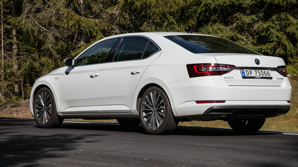 Linjene på nye Superb ser ut som en kombinasjon av VW Passat og en generasjon gammel Audi A6. Linjene på nye Superb ser ut som en kombinasjon av VW Passat og en generasjon gammel Audi A6.