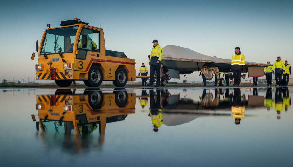 STOR DRONE: Dette bildet viser at Taranis ikke er et småfly. STOR DRONE: Dette bildet viser at Taranis ikke er et småfly.
