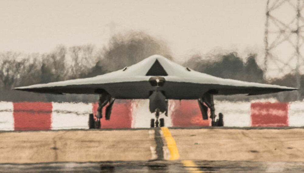 KLAR TIL AVGANG: Taranis fotogradert før en testflyvning ved BAE Systems' flybase i Warton i Lancashire, nordvest i England. KLAR TIL AVGANG: Taranis fotogradert før en testflyvning ved BAE Systems' flybase i Warton i Lancashire, nordvest i England.