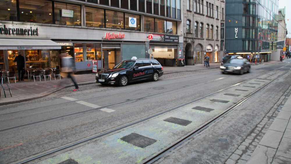 BILFRITT: Grensen i Oslo i rush mandag morgen er kun fylt av en og annen drosje og varebil, i tillegg til trikken. BILFRITT: Grensen i Oslo i rush mandag morgen er kun fylt av en og annen drosje og varebil, i tillegg til trikken.