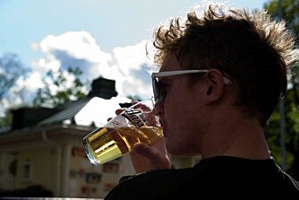 En utepils utsetter deg for tre gruppe 1-kategoriserte kreftfremkallende ting: Sol, alkohol og utendørs luftforurensning. Ja, og kanskje passiv røyking. En utepils utsetter deg for tre gruppe 1-kategoriserte kreftfremkallende ting: Sol, alkohol og utendørs luftforurensning. Ja, og kanskje passiv røyking.