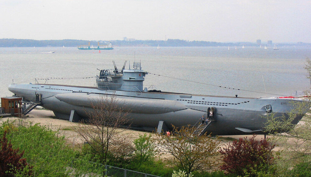 U-995 tilhører klasse som U-1206, Type VIIC. Ubåten fikk et liv etter krigen som museumskip ved Laboe utenfor Kiel. U-995 tilhører klasse som U-1206, Type VIIC. Ubåten fikk et liv etter krigen som museumskip ved Laboe utenfor Kiel.