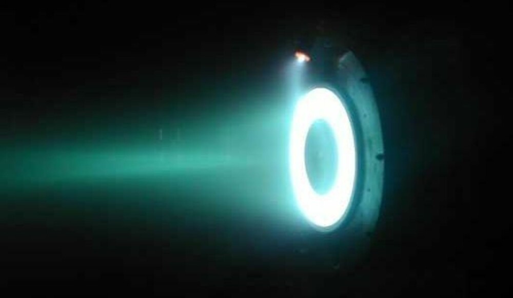 Eksperimentering med en Hall-effect thruster. Eksperimentering med en Hall-effect thruster.