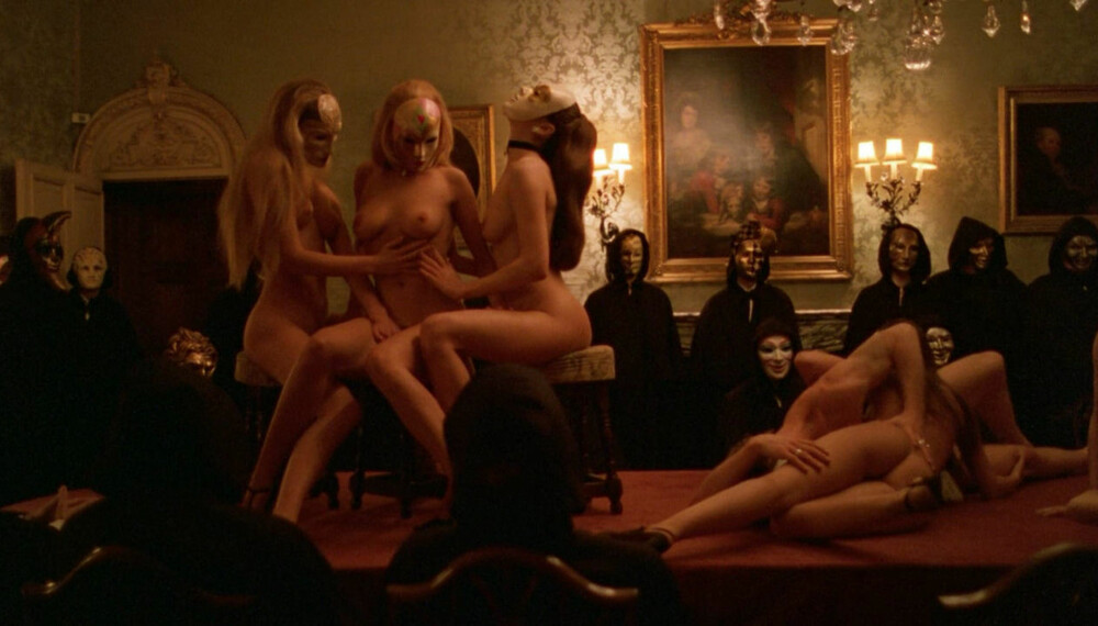 EYES WIDE SHUT: - Hemmelige sexfester i Norge er kjent for å ha et snev av "Eyes Wide Shut", for de som kjenner filmen. Målgruppen er frilynte libertinere med høye forventninger til erotikk og estetikk, samt betydelige behov for diskresjon, sier psykolog og sexolog Kristin Spitznogle. EYES WIDE SHUT: - Hemmelige sexfester i Norge er kjent for å ha et snev av "Eyes Wide Shut", for de som kjenner filmen. Målgruppen er frilynte libertinere med høye forventninger til erotikk og estetikk, samt betydelige behov for diskresjon, sier psykolog og sexolog Kristin Spitznogle.