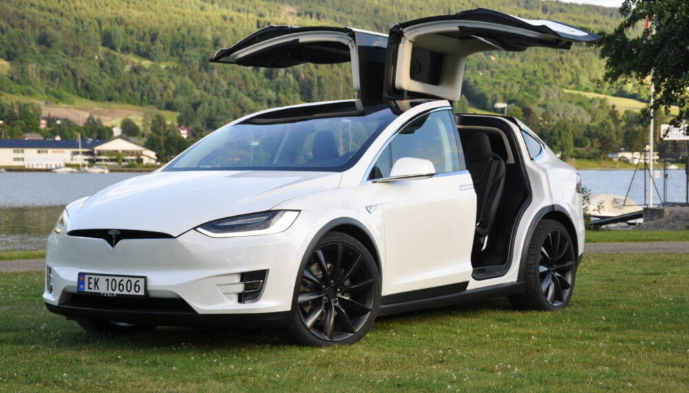 SUV-en Model X selger meget bra i Norge, og har nok samtidig blitt litt symbolsk for de som mener elbilfordelene går for langt. SUV-en Model X selger meget bra i Norge, og har nok samtidig blitt litt symbolsk for de som mener elbilfordelene går for langt.