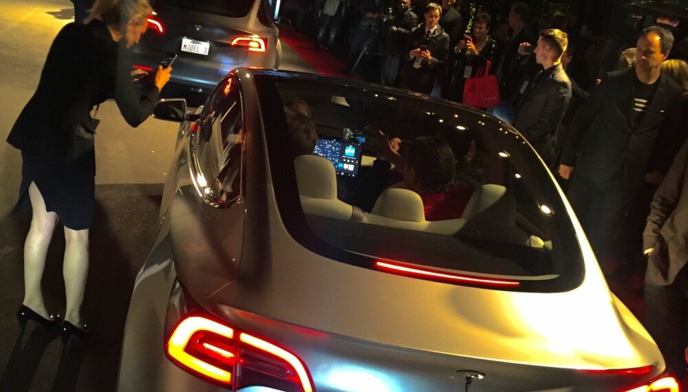 BAGASJEROM PÅ 400 LITER: Det er vesentlig mindre plass i Tesla Model 3 enn i Model S. BAGASJEROM PÅ 400 LITER: Det er vesentlig mindre plass i Tesla Model 3 enn i Model S.