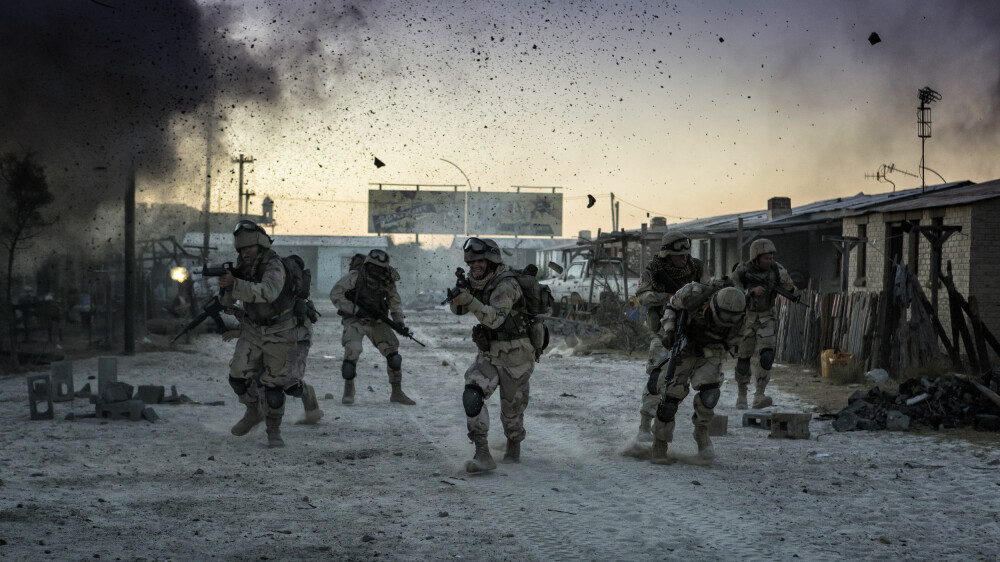 I National Geographic Channels nye dokumentarserie «No Man Left Behind» får vi se de virkelige historiene bak kjente militæreoperasjoner. Her et bilde fra episoden om «Slaget om Mogadishu» i 1993. Illustrasjonbildet hentet fra serien. I National Geographic Channels nye dokumentarserie «No Man Left Behind» får vi se de virkelige historiene bak kjente militæreoperasjoner. Her et bilde fra episoden om «Slaget om Mogadishu» i 1993. Illustrasjonbildet hentet fra serien.