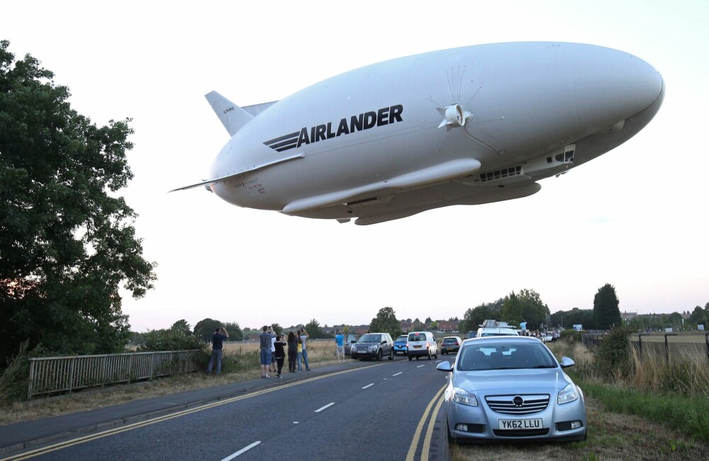 Airlander på sin første prøveflyvning for en ukes dein. Airlander på sin første prøveflyvning for en ukes dein.
