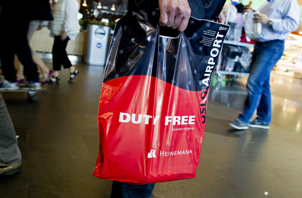 Taxfree-handelen utgjør rundt 25 prosent av inntektene til Avinor. Sp vil avvikle ordningen - samt fjerne ordningen med kvote ved harryhandel. Taxfree-handelen utgjør rundt 25 prosent av inntektene til Avinor. Sp vil avvikle ordningen - samt fjerne ordningen med kvote ved harryhandel.