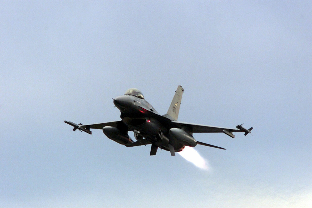 ILLUSTRASJON: Et norsk F-16 fly med full etterbrenner. ILLUSTRASJON: Et norsk F-16 fly med full etterbrenner.