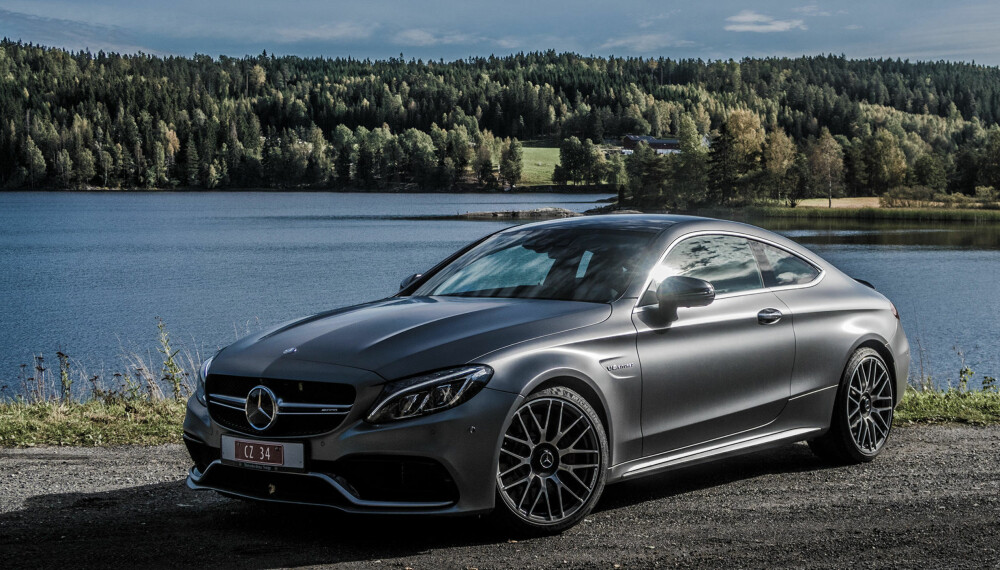 Den brutale C63S - som du også kan få i stasjonsvognutgave - er noe av det mer berusende du kan kjøre. Men den er litt for brutal til hverdags. Den brutale C63S - som du også kan få i stasjonsvognutgave - er noe av det mer berusende du kan kjøre. Men den er litt for brutal til hverdags.