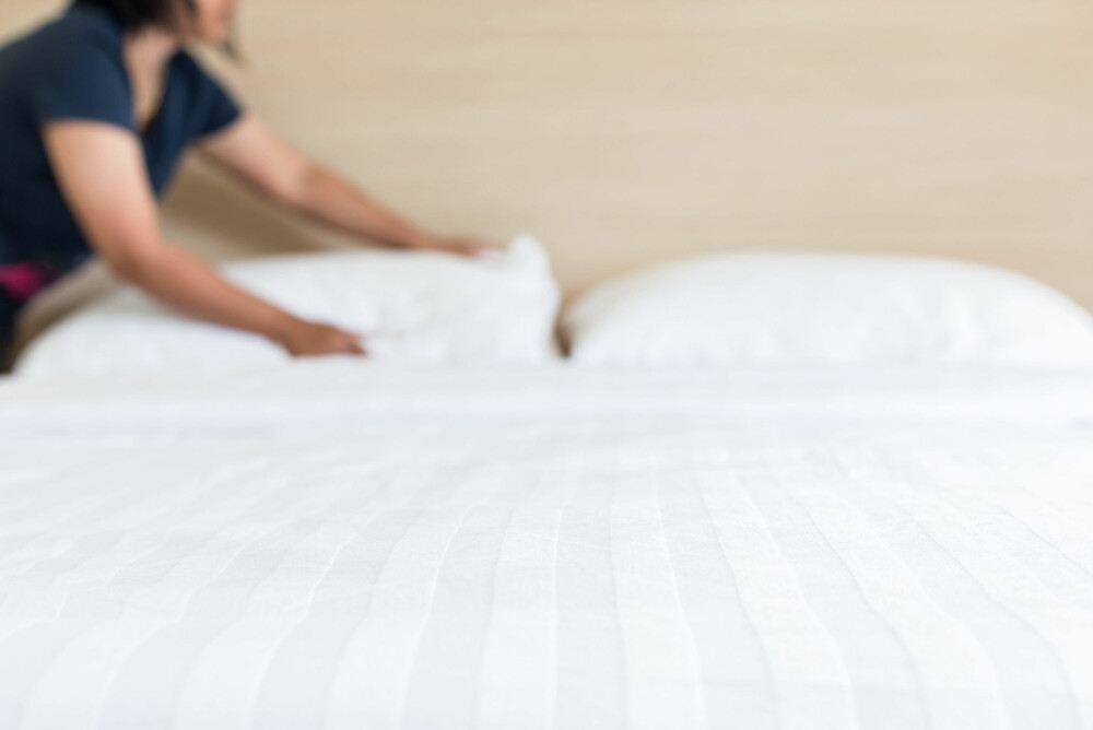 SENGETØYET er ikke alltid helt rent, forteller hotellansatte. SENGETØYET er ikke alltid helt rent, forteller hotellansatte.