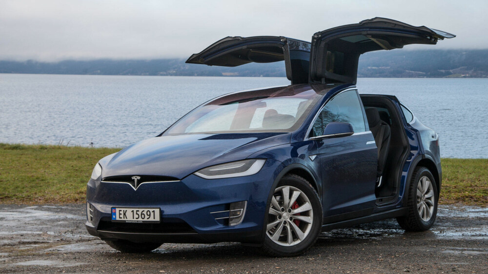 Tesla Model X er den store taperen når bilavgiftene legges om. Det er én av to elbilmodeller som nå må betale engangsavgift på grunn av høy vekt. Tesla Model X er den store taperen når bilavgiftene legges om. Det er én av to elbilmodeller som nå må betale engangsavgift på grunn av høy vekt.