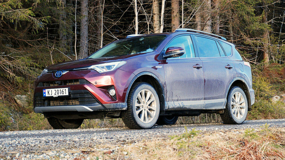Toyota RAV4 er en av Norges mest populære biler, men vil bli 22.500 kroner dyrere neste år på grunn av økte avgifter. Toyota RAV4 er en av Norges mest populære biler, men vil bli 22.500 kroner dyrere neste år på grunn av økte avgifter.