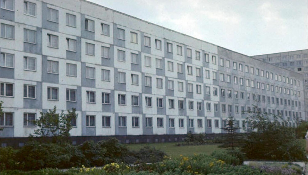 BETONGFORSTADEN Neustadt ved Halle hadde 100.000 innbyggere og ble regnet som DDRs mest moderne bygg. Det var her Lars Bense ble drept i 1981. BETONGFORSTADEN Neustadt ved Halle hadde 100.000 innbyggere og ble regnet som DDRs mest moderne bygg. Det var her Lars Bense ble drept i 1981.