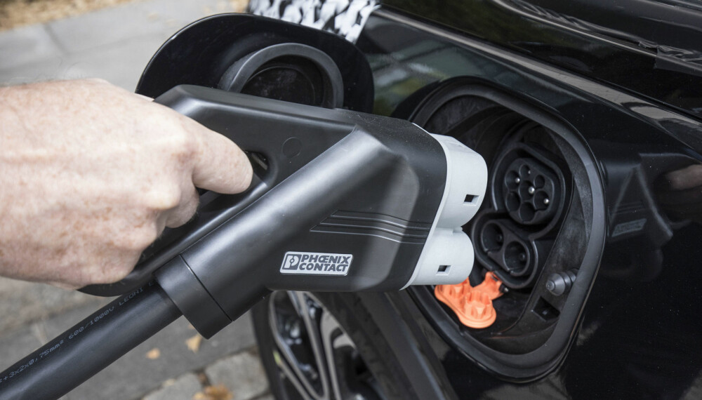 150 KM (WLTP) på 30 MINUTTER: Med en offentlig hurtiglader (≥50 kW DC) kan Ampera-e-eiere komme et godt stykke til etter en halvtimes lading. Med en ladestasjon hjemme på 3,7 kW får en bare 1 mil per 30 minutter. 150 KM (WLTP) på 30 MINUTTER: Med en offentlig hurtiglader (≥50 kW DC) kan Ampera-e-eiere komme et godt stykke til etter en halvtimes lading. Med en ladestasjon hjemme på 3,7 kW får en bare 1 mil per 30 minutter.