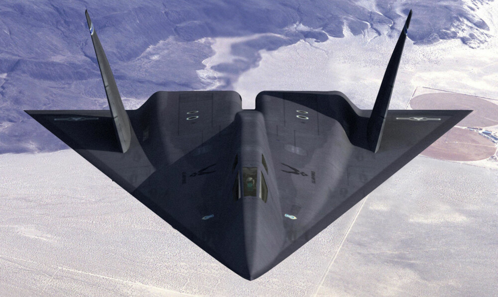 SR-91 AURORA: De mange og høyst uoffisielle konseptskissene av SR-91 tegner et fly med omtrent denne formen, basert på skissen til en flyobservatør som fikk øye på et fly over Nordsjøen han aldri hatt sett før. SR-91 AURORA: De mange og høyst uoffisielle konseptskissene av SR-91 tegner et fly med omtrent denne formen, basert på skissen til en flyobservatør som fikk øye på et fly over Nordsjøen han aldri hatt sett før.