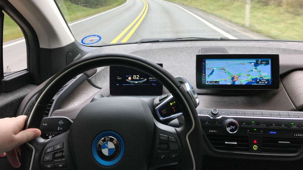 STORT AVVIK: Avviket mellom den oppgitte rekkevidden på BMW i3 i NEDC sammenliknet med EPA er på hele 70 prosent. NEDC er den europeiske, men lite troverdige rekkeviddestandarden, mens EPA er amerikansk og oppgir erfaringsmessig mye mer realistiske tall. STORT AVVIK: Avviket mellom den oppgitte rekkevidden på BMW i3 i NEDC sammenliknet med EPA er på hele 70 prosent. NEDC er den europeiske, men lite troverdige rekkeviddestandarden, mens EPA er amerikansk og oppgir erfaringsmessig mye mer realistiske tall.