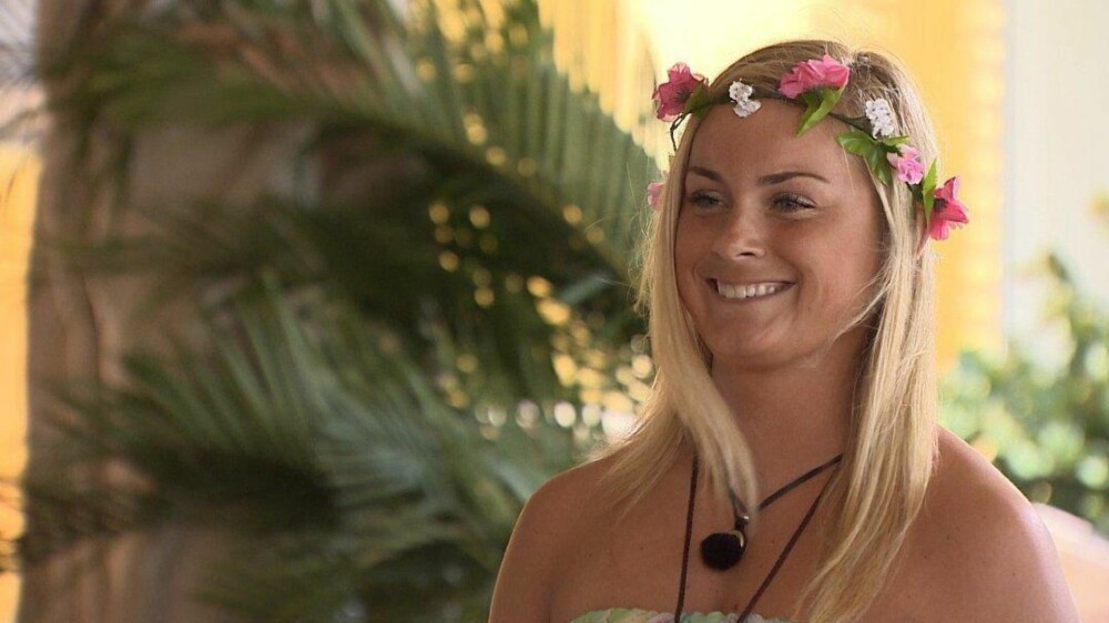 Modell og student Lene Antonsen fra Horten risikerer å bli kastet ut fra studiet grunnet hennes sidejobb som nakenmodell. Her et bilde fra hun deltok i "Paradise Hotel" i 2014. Modell og student Lene Antonsen fra Horten risikerer å bli kastet ut fra studiet grunnet hennes sidejobb som nakenmodell. Her et bilde fra hun deltok i "Paradise Hotel" i 2014.