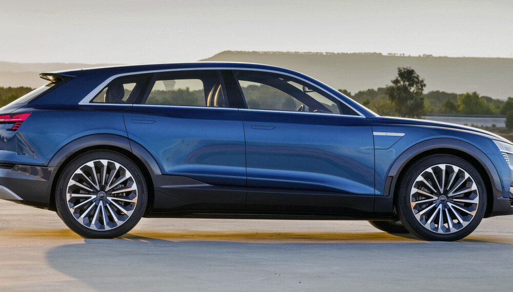 FØRST OVER MÅLLINJA: Audi e-Tron ser ut til å komme på markedet, før det er mulig å få tak i både Opel Ampera-e og Tesla Model 3 for nye kunder. FØRST OVER MÅLLINJA: Audi e-Tron ser ut til å komme på markedet, før det er mulig å få tak i både Opel Ampera-e og Tesla Model 3 for nye kunder.