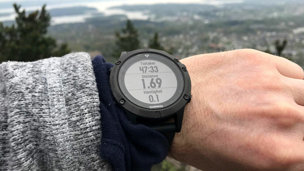GARMIN FENIX 5: Når en har med seg barn på tur kan to kilometer opp på en fjellknaus fort ta en time. Da er det en fordel at batteriet varer en stund. GARMIN FENIX 5: Når en har med seg barn på tur kan to kilometer opp på en fjellknaus fort ta en time. Da er det en fordel at batteriet varer en stund.