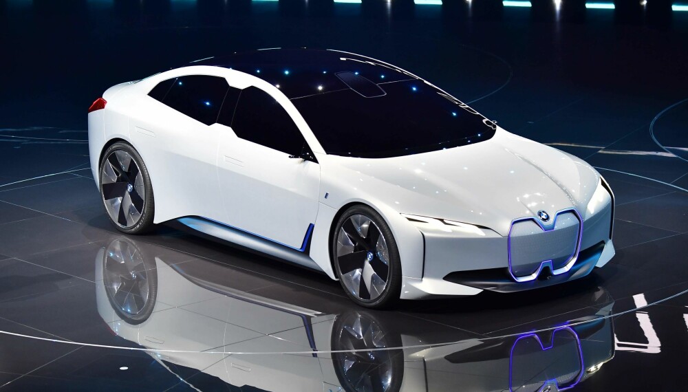 BMWs nye elbil har med seg klassiske BMW-elementer, samtidig som det ikke er tvil om at dette er noe annerledes enn det vi har sett til nå fra tyskerne. BMWs nye elbil har med seg klassiske BMW-elementer, samtidig som det ikke er tvil om at dette er noe annerledes enn det vi har sett til nå fra tyskerne.