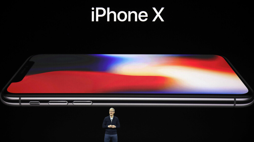 IPHONE X: Applesjef Tim Cook avduket iPhone X (uttales «iPhone 10») på en pressekonferanse tirsdag kveld norsk tid. IPHONE X: Applesjef Tim Cook avduket iPhone X (uttales «iPhone 10») på en pressekonferanse tirsdag kveld norsk tid.