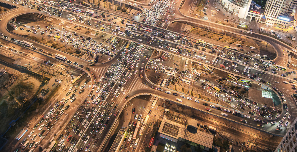 TRAFIKKORK I KINA: Det ble solgt nesten 30 millioner biler i Kina i 2016. Slik ser det ut når det blir trafikkork i Beijing. Nå vurderer landet å avvikle salget av nye bensin- og dieselbiler. TRAFIKKORK I KINA: Det ble solgt nesten 30 millioner biler i Kina i 2016. Slik ser det ut når det blir trafikkork i Beijing. Nå vurderer landet å avvikle salget av nye bensin- og dieselbiler.