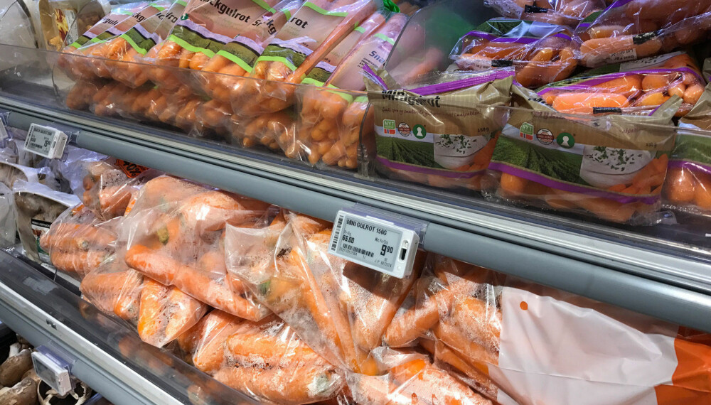 Legg merke til hvordan plastemballasjen holder fuktigheten inni posen. Legg merke til hvordan plastemballasjen holder fuktigheten inni posen.