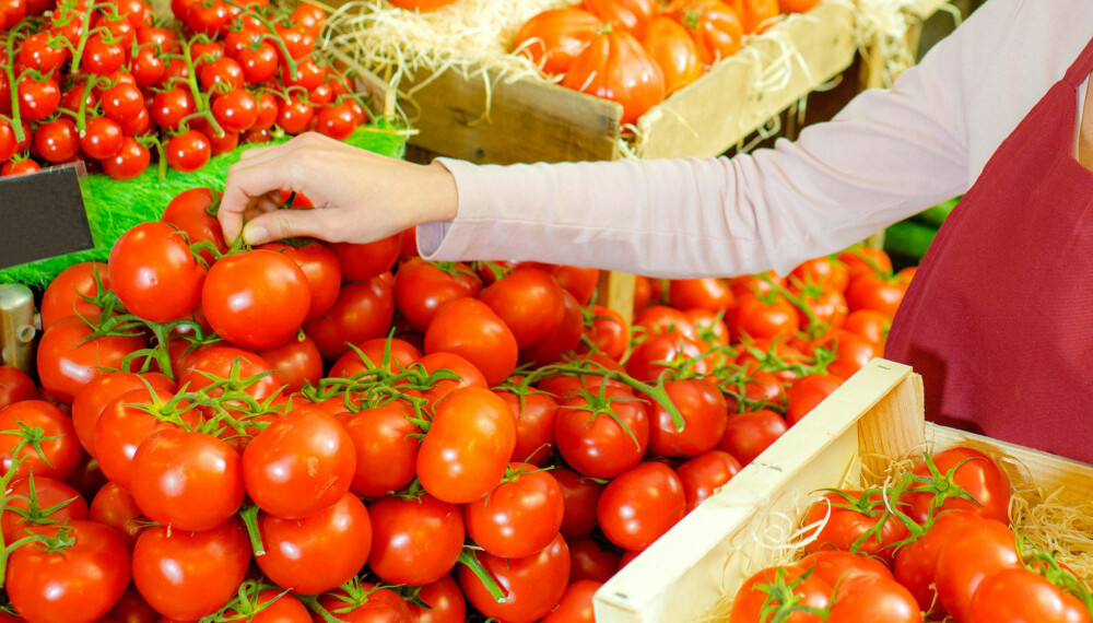 Hvor mange har sjekket tomatene du kjøper før deg? Hvor mange har sjekket tomatene du kjøper før deg?