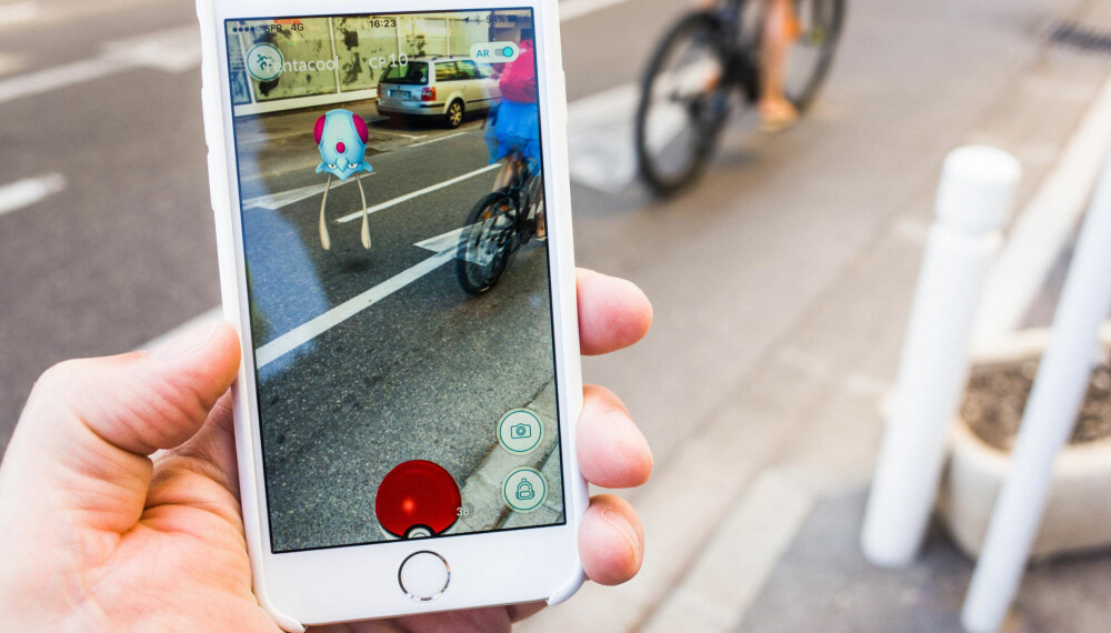 UTVIDET VIRKELIGHET: Mobilspillet Pokemon Go gikk som en farsott verden over sommeren 2016, og er en forsmak på hva utvidet virkelighet kan by på. UTVIDET VIRKELIGHET: Mobilspillet Pokemon Go gikk som en farsott verden over sommeren 2016, og er en forsmak på hva utvidet virkelighet kan by på.