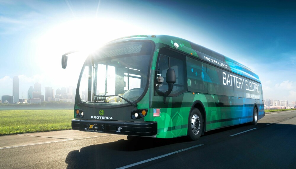 Med et batteri som er 6,6 ganger større enn Teslas største batteripakke, klarte Proterra å kjøre over 170 mil før batteriet ble tomt. Det er avstanden fra Oslo til Trondheim, tilbake til Oslo - og så videre til Bergen - før du til slutt må lade i Stavanger. Med et batteri som er 6,6 ganger større enn Teslas største batteripakke, klarte Proterra å kjøre over 170 mil før batteriet ble tomt. Det er avstanden fra Oslo til Trondheim, tilbake til Oslo - og så videre til Bergen - før du til slutt må lade i Stavanger.