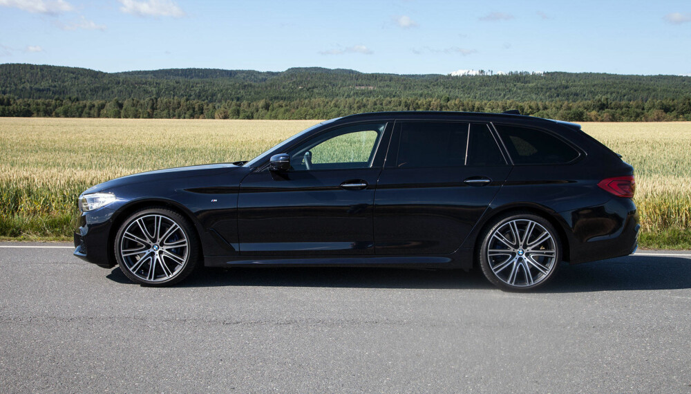 BMW har gått for en veldig skrå bakluke. BMW har gått for en veldig skrå bakluke.