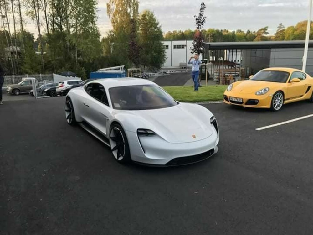 I NORGE: Porsche Mission E ble vist fram til ansatte hos norske forhandlere i september. Bilen er forventet å være på veien i 2019. I NORGE: Porsche Mission E ble vist fram til ansatte hos norske forhandlere i september. Bilen er forventet å være på veien i 2019.