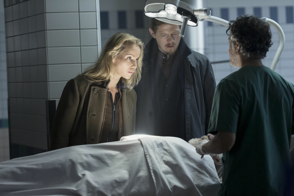 SISTE SESONG: Saga Norén (Sofia Helin) og Henrik Sabroe (Thure Lindhardt) er tilbake i en fjerde og siste sesong av den populære serien «Broen». Her et bilde fra sesong tre. SISTE SESONG: Saga Norén (Sofia Helin) og Henrik Sabroe (Thure Lindhardt) er tilbake i en fjerde og siste sesong av den populære serien «Broen». Her et bilde fra sesong tre.