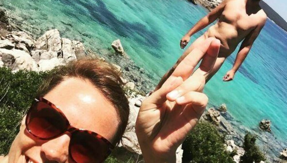 NUDISTER: Det belgiske paret Lins og Nick fikk sansen for å gå nakne etter å ha vært på nudiststrand, nå har de gjort det til sitt oppdrag å gjøre nudisme mer akseptert. Foto: Instagram/@nakedwanderings NUDISTER: Det belgiske paret Lins og Nick fikk sansen for å gå nakne etter å ha vært på nudiststrand, nå har de gjort det til sitt oppdrag å gjøre nudisme mer akseptert. Foto: Instagram/@nakedwanderings