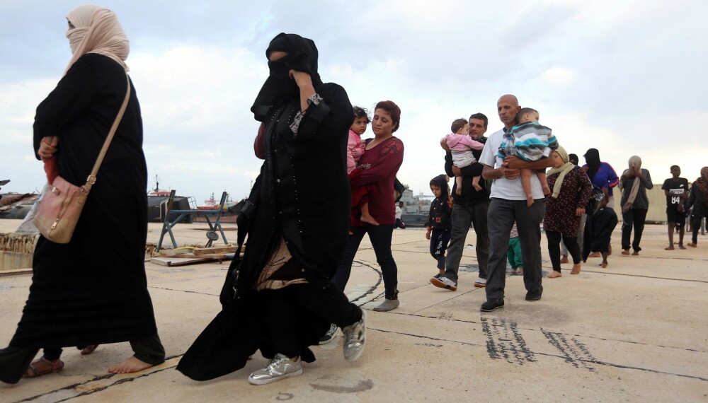 INGEN LØSNING: Arabisk og afrikanske immigranter avbildet på en marinebase i Tripoli i 2017. Ross Kemp mener masseimmigrasjon og fordeling av rikdom vil bli verdens størstee utfordring i fremtiden. INGEN LØSNING: Arabisk og afrikanske immigranter avbildet på en marinebase i Tripoli i 2017. Ross Kemp mener masseimmigrasjon og fordeling av rikdom vil bli verdens størstee utfordring i fremtiden.